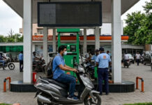 Petrol Diesel Price Today: टंकी फुल कराने से पहले जान लें पेट्रोल-डीजल का हाल, यहां देखें कहां सबसे महंगा और सस्ता मिल रहा तेल