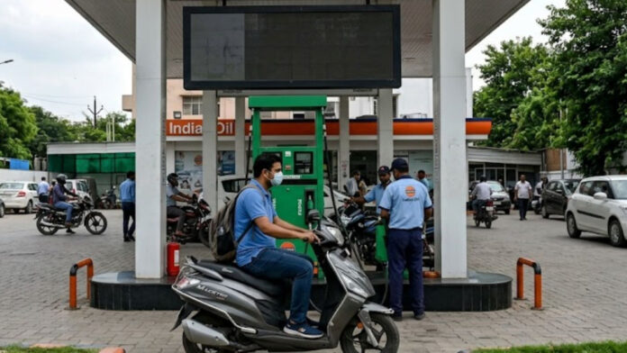 Petrol Diesel Price Today: टंकी फुल कराने से पहले जान लें पेट्रोल-डीजल का हाल, यहां देखें कहां सबसे महंगा और सस्ता मिल रहा तेल