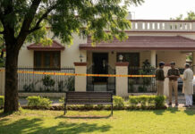भोपाल में रिटायर्ड IAS की गला रेतकर हत्या, दो दिन पहले रखा हाउस हेल्पर भी घर से गायब