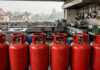 त्योहारों से पहले झटका, अक्टूबर की शुरुआत में महंगा हुआ LPG सिलेंडर, जानें अपने शहर का ताजा रेट