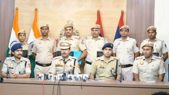 बैंक अफसरों को बनाया निशाना, फर्जीवाड़े से उड़ाए लाखों, 2 आरोपी गिरफ्तार