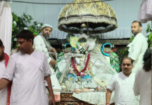 साल में एक बार मुरली धारण करते हैं बाँके बिहारी, शरद पूर्णिमा पर अलौकिक श्रंगार के होंगे दर्शन