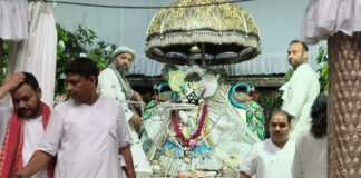 साल में एक बार मुरली धारण करते हैं बाँके बिहारी, शरद पूर्णिमा पर अलौकिक श्रंगार के होंगे दर्शन