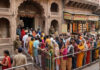 बांकेबिहारी मंदिर में VIP दर्शन की बदली व्यवस्था: गेट नंबर 4 से एंट्री और 1 से होगा निकास, नई गाइडलाइन लागू