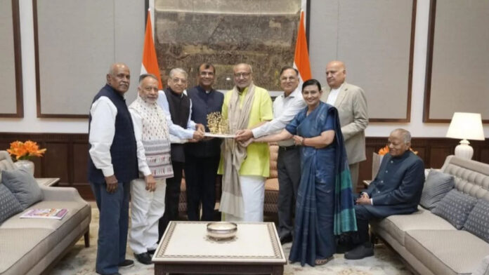 समाज सेवा के संकल्प को मिला उपराष्ट्रपति भवन का सम्मान, डॉ. मीना गुप्ता ने की सी. पी. राधाकृष्णन से मुलाकात