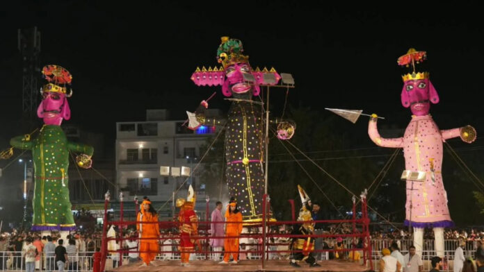 हिसार में बुराई पर अच्छाई की जीत का प्रतीक दशहरा पर्व धूमधाम से संपन्न, कैबिनेट मंत्री रणबीर गंगवा रहे मुख्य अतिथि