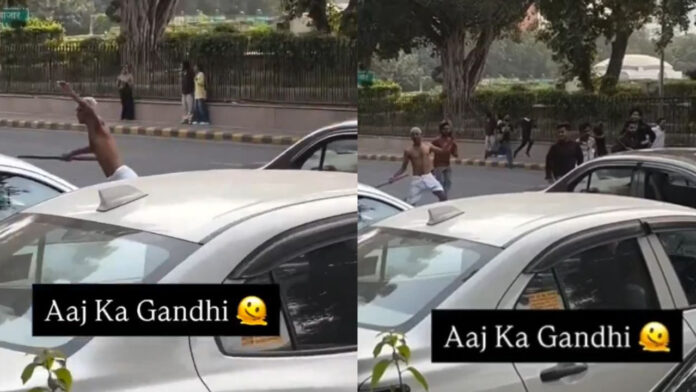 सफेद धोती, हाथ में लाठी और पीछे पुलिस, दिल्ली में 'गांधी जी' की दौड़ का वीडियो वायरल