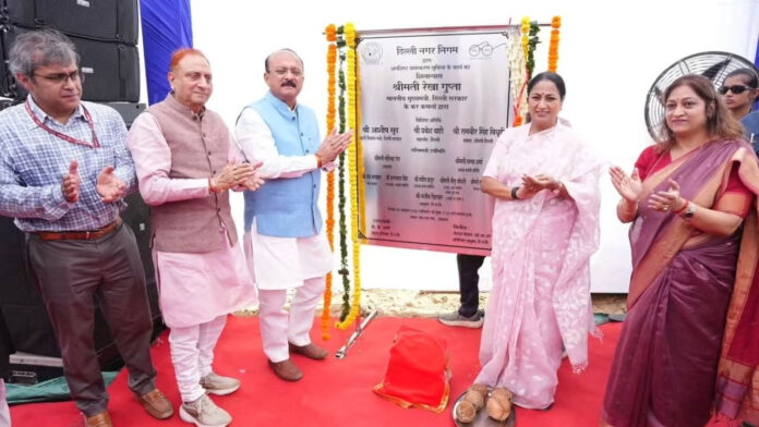 ओखला लैंडफिल से सीएम रेखा गुप्ता का बड़ा संकल्प पुराना कचरा हटेगा, नया कचरा वैज्ञानिक तरीके से होगा साफ
