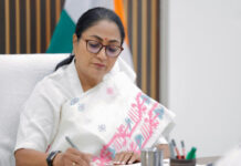 कहीं भंडारण में कीट, तो कहीं बिना दस्तानों के खाद्य पदार्थ संभालते मिले कर्मचारी; जांच के लिए लिए गए नमूने