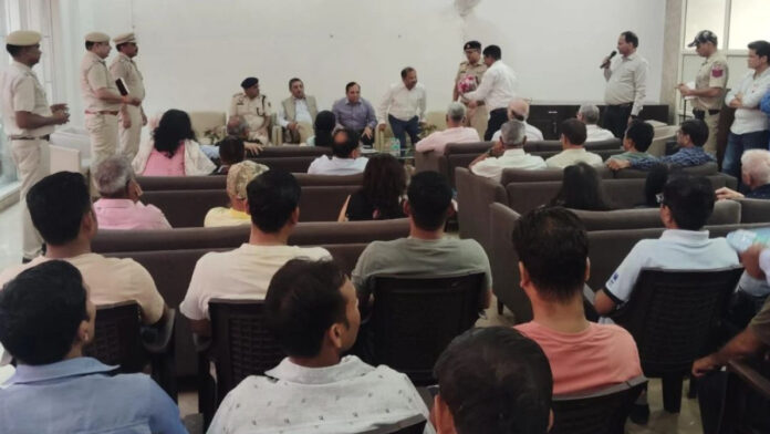कॉमनवेल्थ गेम्स विलेज में आरडब्ल्यूए के साथ पुलिस अधिकारियों की बैठक, निवासियों की शिकायतों पर तत्काल कार्रवाई के निर्देश