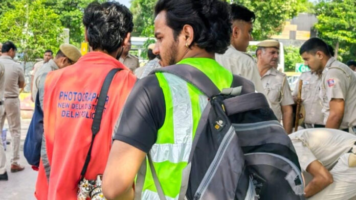 कनॉट प्लेस में तिरंगा प्रदर्शन से पहले दिल्ली पुलिस अलर्ट, हर गतिविधि पर रहेगी कैमरों की नजर