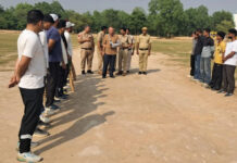 पुलिस शहीदी पखवाड़े के तहत पुलिस लाइन में हुआ रोमांचक मुकाबला, डीएसपी जगदीश कुमार ने विजेता टीम को ट्रॉफी देकर किया सम्मानित