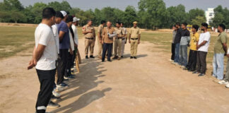 पुलिस शहीदी पखवाड़े के तहत पुलिस लाइन में हुआ रोमांचक मुकाबला, डीएसपी जगदीश कुमार ने विजेता टीम को ट्रॉफी देकर किया सम्मानित