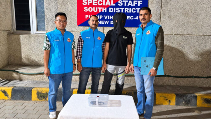 हत्याकांड और डकैती के दो मामलों में वांछित गैंगस्टर पुलिस के शिकंजे में, अवैध पिस्टल के साथ दबोचा