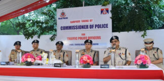 वर्दी के पीछे की आवाज भी सुनी जाएगी, ट्रैफिक पुलिस मुख्यालय पहुंचे पुलिस आयुक्त अनुराग कुमार, कर्मचारियों की समस्याओं पर लिया संज्ञान
