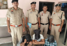 सिविल लाइन थाना पुलिस की बड़ी सफलता: चोरी के मामले में 3 आरोपी गिरफ्तार, चोरी हुआ लैपटॉप व बैग बरामद