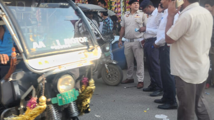 ब्रह्मपुरी पुलिया से जीरो पुस्ता रोड तक विशेष अभियान पांच ई-रिक्शा जब्त, 112 चालान काटे