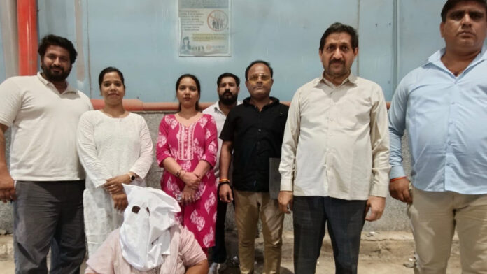 आदर्श नगर मेट्रो स्टेशन के पास पुलिस की बड़ी कार्रवाई, 31 पुड़ियों में हेरोइन के साथ महिला तस्कर सलमा गिरफ्तार