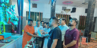 भव्य रामलीला का प्रथम निमंत्रण श्री राम जी के चरणों में भेंट