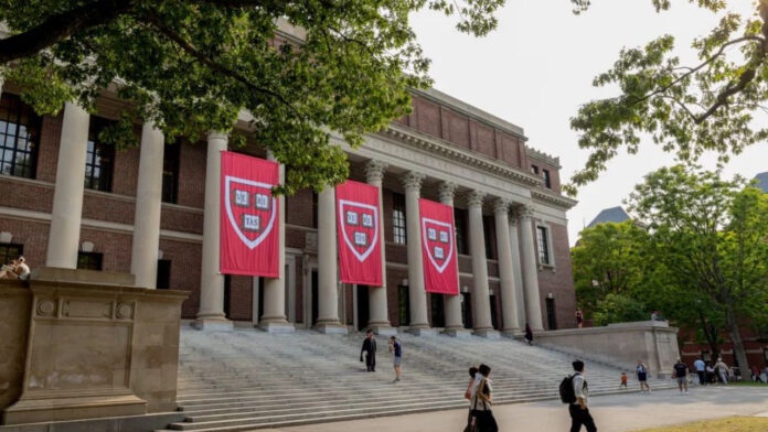 दिल्ली प्रदर्शन पर Harvard आमने-सामने,एक ग्रुप ने पुलिस को घेरा, दूसरे ने कहा- यूं बदनाम न करो