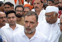 ‘300 सांसद शांतिपूर्ण विरोध करना चाहते हैं’ CEC के खिलाफ प्रदर्शन के तीसरे दिन बोले राहुल गांधी