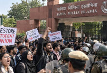 जामिया में नकाबपोशों की तोड़फोड़ से तनाव, छात्रसंघ की मांग के बीच स्थापना दिवस समारोह रद्द