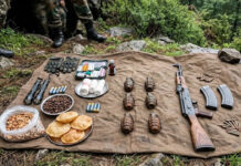 पूड़ी, चना और ड्राई फ्रूट्स के साथ AK-47 और ग्रेनेड! कश्मीर में आतंकी ठिकाने पर पहुंची सेना तो मिला हथियारों का जखीरा