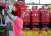 पाकिस्तान में LPG सिलेंडर 8000 पार, क्या भारत में भी महंगी हुई गैस? जानें आज के ताजा रेट