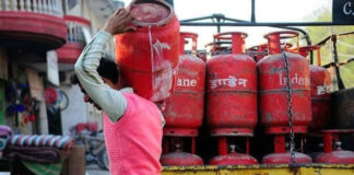 पाकिस्तान में LPG सिलेंडर 8000 पार, क्या भारत में भी महंगी हुई गैस? जानें आज के ताजा रेट