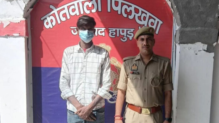बहला-फुसलाकर नाबालिग को ले जाने के मामले में भी है आरोपी का नाम, हापुड़ देहात स्थित घर से पकड़ा गया