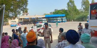 रतिया बस स्टैंड पर यात्रियों को राहवीर योजना, साइबर सुरक्षा व डायल-112 के प्रति किया जागरूक
