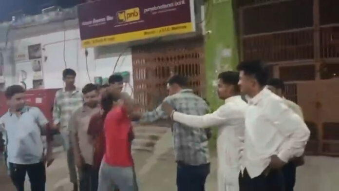 रात को कॉलेज में युवती के आने पर बवाल, चौकीदार और उसके दोस्त को पीटा