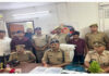 गाजियाबाद में पुलिस की बड़ी कार्रवाई, चोरी के 100 मोबाइल के साथ आरोपी गिरफ्तार