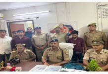 गाजियाबाद में पुलिस की बड़ी कार्रवाई, चोरी के 100 मोबाइल के साथ आरोपी गिरफ्तार