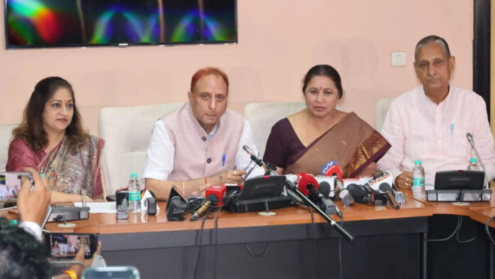 सफाई कर्मियों के सम्मान में महापौर का बड़ा ऐलान दो माह में 1,467 कर्मचारी नियमित!