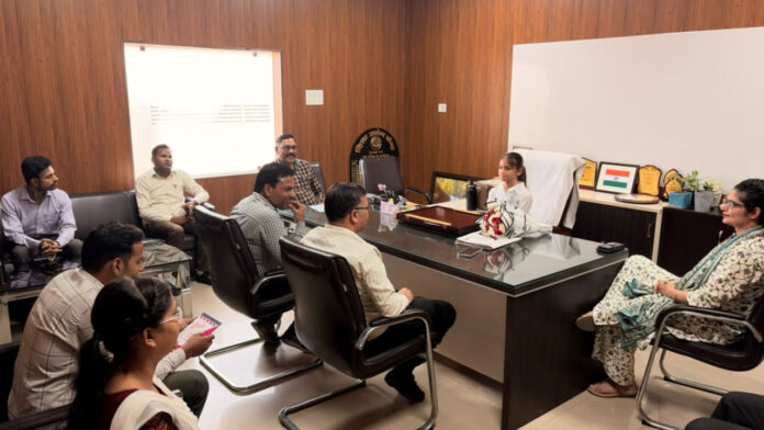 मिशन शक्ति अभियान के अंतर्गत कक्षा 5 की छात्रा अविका त्यागी बनीं एक दिन की उपायुक्त उद्योग।