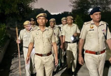 उत्तर पूर्वी दिल्ली में सुरक्षा व्यवस्था को और मजबूत बनाने के लिए पुलिस ने संवेदनशील इलाकों में जमीन पर उतरकर मोर्चा संभाला