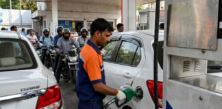 Petrol Diesel Price Today: पेट्रोल-डीजल के नए रेट जारी, क्या आज फिर बढ़ी कीमत? जानें दिल्ली से मुंबई तक का भाव