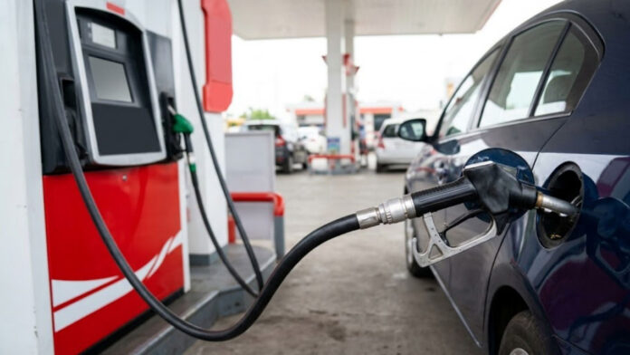 Petrol-Diesel Price: दिल्ली में पेट्रोल ₹102.12, डीजल ₹95.20, जानें अपने शहर का भाव