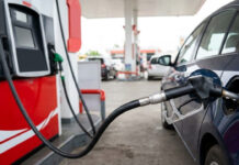 Petrol Diesel Rate: महंगा हुआ कच्चा तेल, आम आदमी की जेब पर कितना पड़ेगा असर? चेक करें लेटेस्ट कीमतें