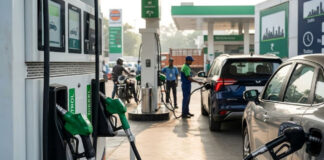 Petrol Diesel Price Today: पेट्रोल-डीजल के दाम में बड़ा अपडेट, दिल्ली-मुंबई समेत इन शहरों में आज का रेट जानें