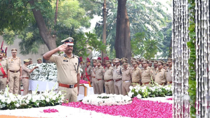 गाजियाबाद में पुलिस स्मृति दिवस पर शहीदों को नमन, पुलिस आयुक्त जे. रविंद्र गौड़ ने दी श्रद्धांजलि