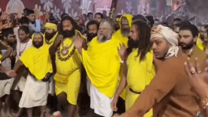 14 दिन बाद प्रेमानंद महाराज ने की पदयात्रा, दर्शन को उमड़ा भक्तों का सैलाब