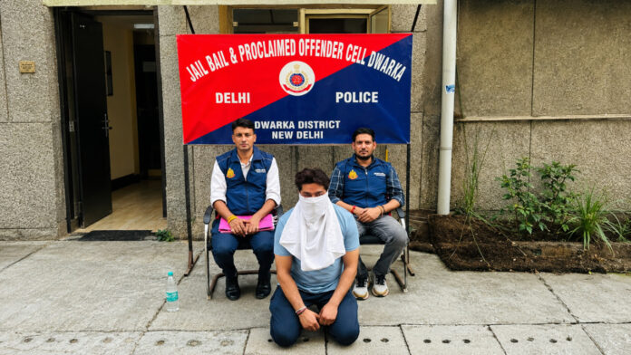 अदालत से भाग रहा था कानून का शिकंजा, द्वारका पुलिस ने घोषित भगोड़े को दबोचा