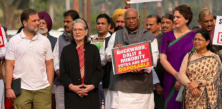 'सेव डेमोक्रेसी मार्च' से गरमाई दिल्ली की सियासत, आज CEC के खिलाफ EC मुख्यालय तक राहुल-अखिलेश समेत 150 सांसद करेंगे प्रदर्शन