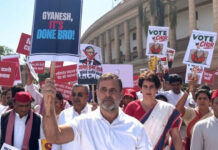विरोध प्रदर्शन के बीच अखिलेश यादव को पुलिस ने हिरासत में लिया, पकड़े गए कई दिग्गज नेता, राहुल गांधी कहां?