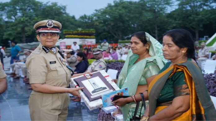 शहीदों के सम्मान में झुका राष्ट्र, आरपीएफ की शौर्य गाथा से गूंजा राष्ट्रीय पुलिस स्मारक
