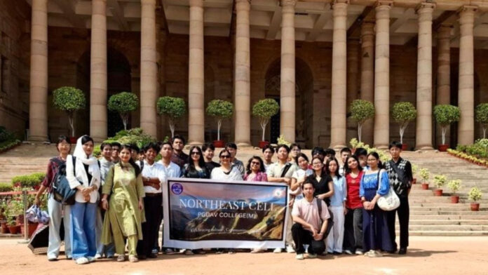 राष्ट्रपति भवन की भव्यता देख अभिभूत हुए पूर्वोत्तर के विद्यार्थी, राष्ट्रीय गौरव की भावना हुई प्रबल