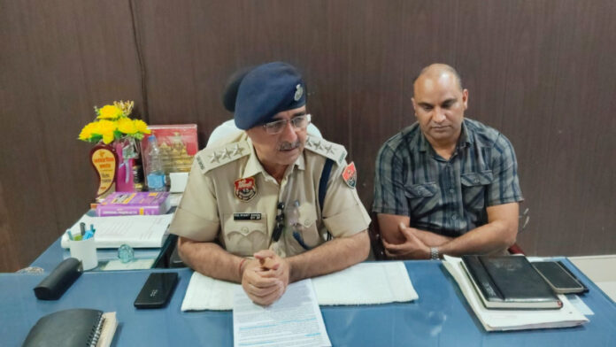 नशा तस्करों पर सीआईए रतिया का बड़ा प्रहार, करीब 5.50 लाख रुपये की 8800 नशीली गोलियों की बड़ी खेप सहित आरोपी काबू