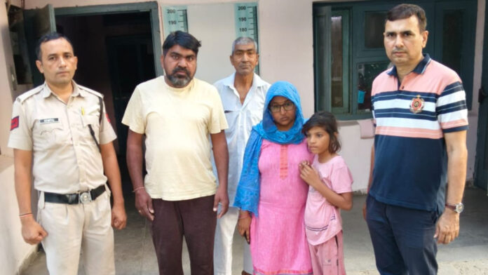 एसपी हिसार के निर्देशानुसार पुलिस चौकी की टीम ने निभाया मानवीय दायित्व, परिजनों ने हिसार पुलिस का जताया आभार।
